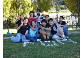 ตั้งแก๊งค์ ถ่ายรูป หน้าทะเลสาปทีเมือง Queenstown