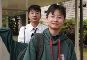 สองหนุ่มน้อย
